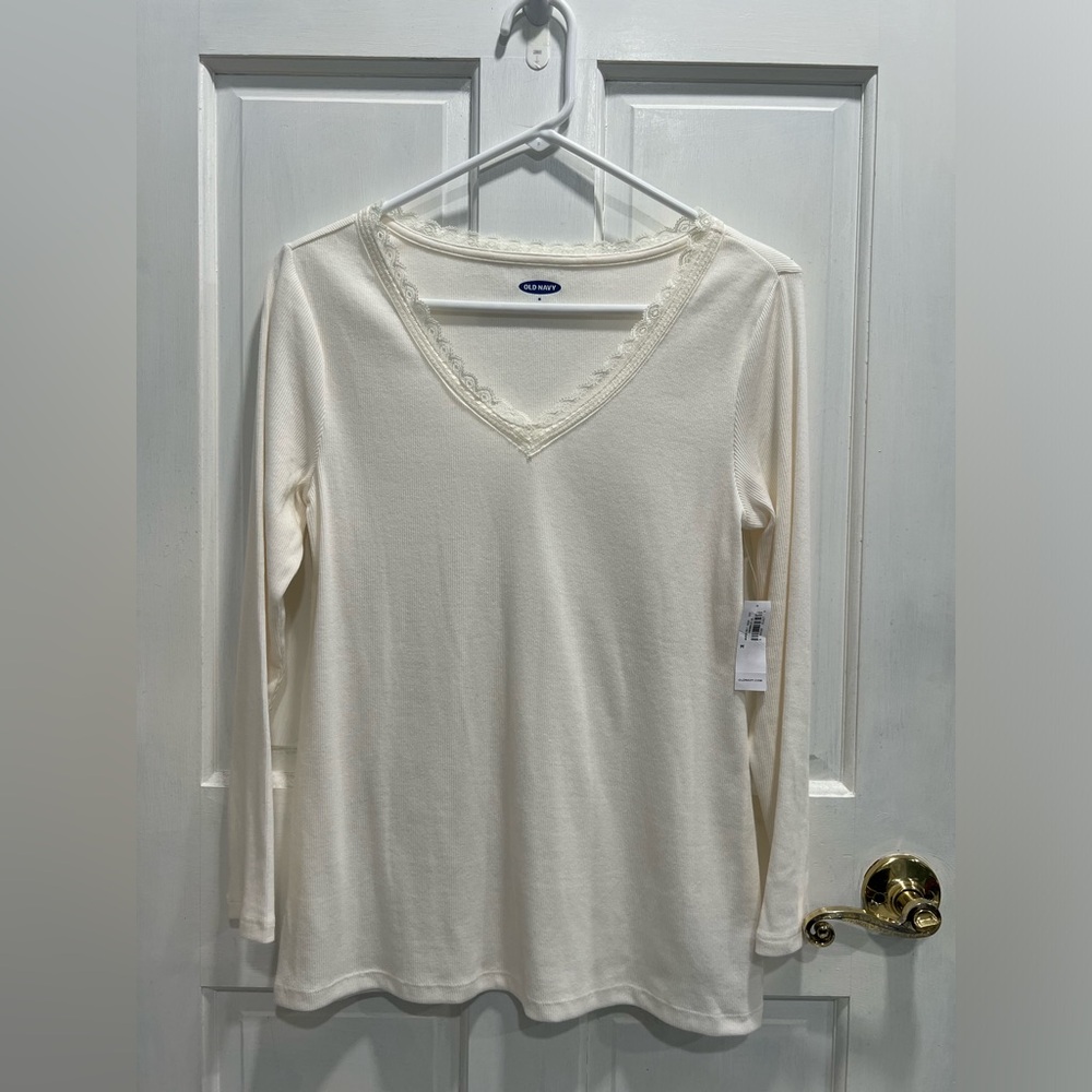 OLD NAVY NWT Off White Cream Lightly Ribbed Lace Detail V Neck Top SIZE MEDIUM